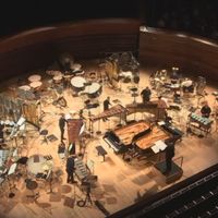La scène de l'Auditorium de la Maison de la Radio remplie de percussions