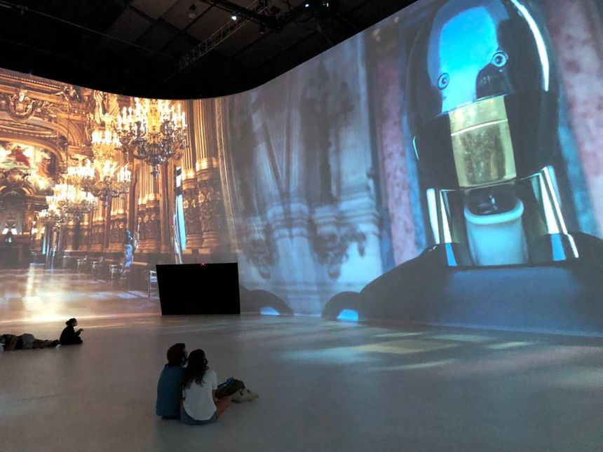 Les films du programme "Troisième scène" immergent les visiteurs dans des créations d'artistes autour de l'Opéra de Paris