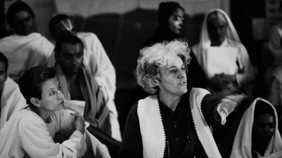 Hélène Cixous, auteure de "L'Indiade ou l'Inde de leurs rêves" et Ariane Mnouchkine lors des répétitions de la pièce en 1987. ©Getty - Michel LAURENT/Gamma-Rapho