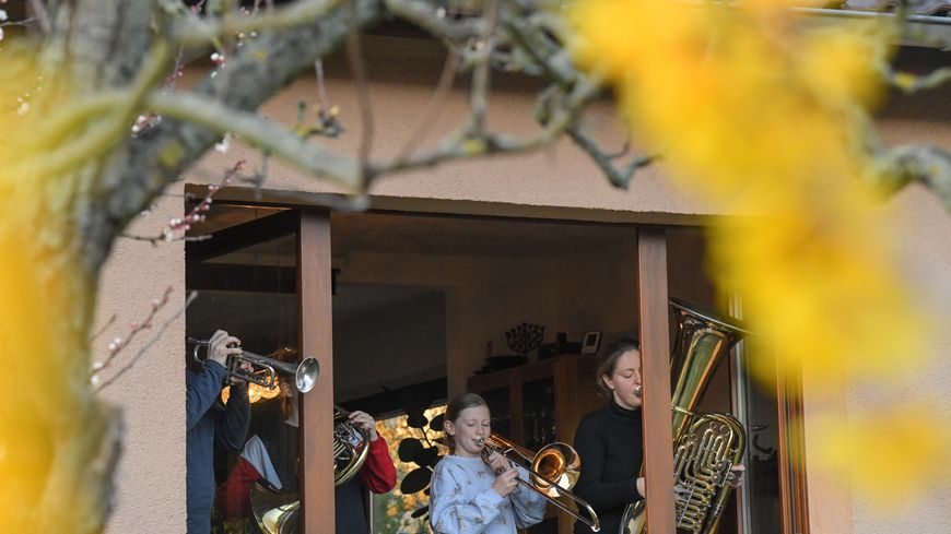 Une famille de musiciens pendant le confinement à Francfort, Allemagne