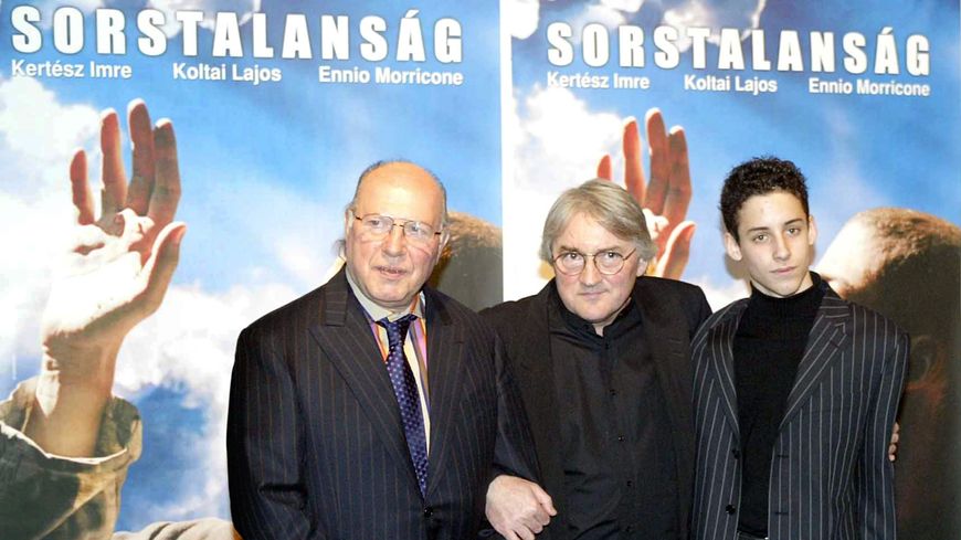 De gauche à droite : l'écrivain et Prix Nobel de Littérature 2002 Imre Kertész, le réalisateur Koltai Lajos et de l'acteur Marcell Nagy (08 février 2005) *
