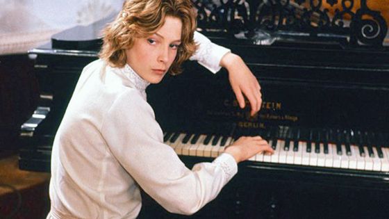Mort à Venise, Luchino Visconti, 1971. En 1911, dans le Grand Hôtel des Bains, Gustav von Aschenbach, vieux compositeur dont le personnage est très librement inspiré de Gustav Mahler, est troublé par un jeune adolescent, le séduisant Polonais Tadzio. ©AFP - ALFA CINEMATOGRAFICA - WARNER BR / Collection Christophel