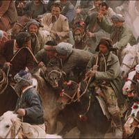 Chevauchée de cavaliers afghans lors d'une compétition de bouzkachi, mars 2004.