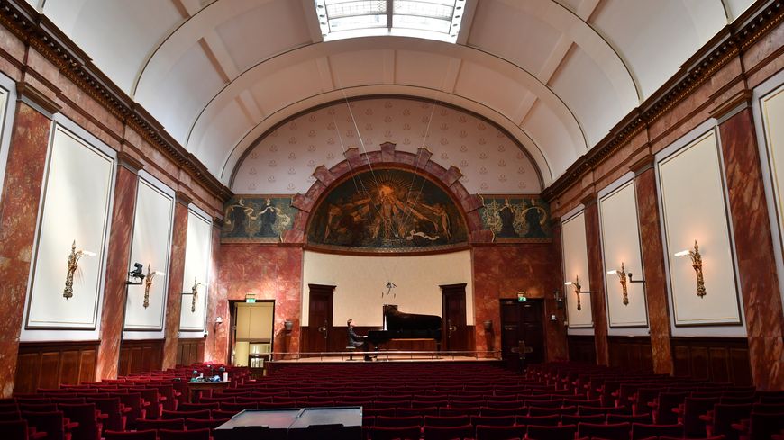 Le pianiste Stephen Hough répète devant une salle vide au Wigmore Hall