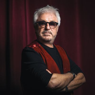 Marc Cerrone, batteur, compositeur et producteur de disques disco français, dans son studio d’enregistrement à Paris, septembre 2018.