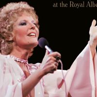 14 février 1974, Petula Clark sur la Scène du Royal Albert Hall à Londres