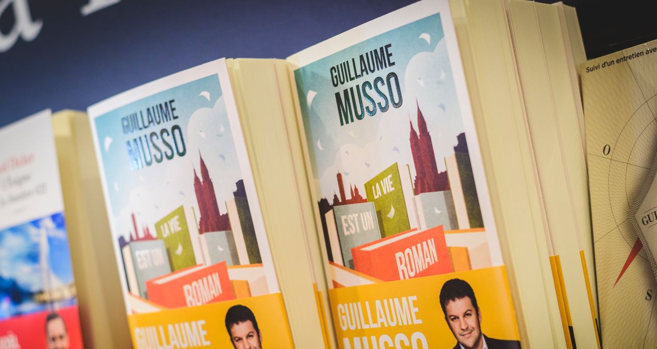 Pourquoi La Vie Est Un Roman De Guillaume Musso N A Pas Du Tout Conquis Le Masque La Plume
