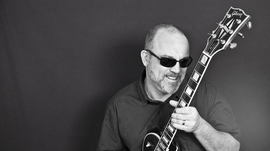 Nicolas Lespaule, en un accord, nous ouvre les portes de la discothèque de France Bleu Collector.