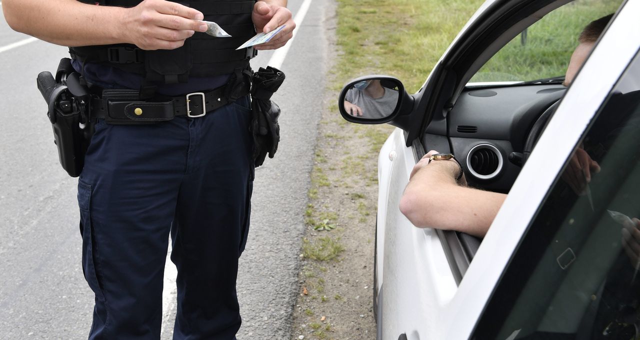 Interpelación de consumidor tras flagrante delito en los suburbios de Rennes donde se lleva desde hace dos meses una experimentación: una multa fija de 200 euros