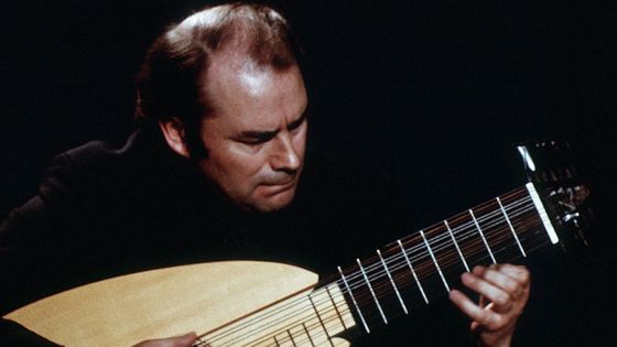 Lutenist Julian Bream, ca. 1975 ©Getty - Hulton-Deutsch Collection/CORBIS/Corbis