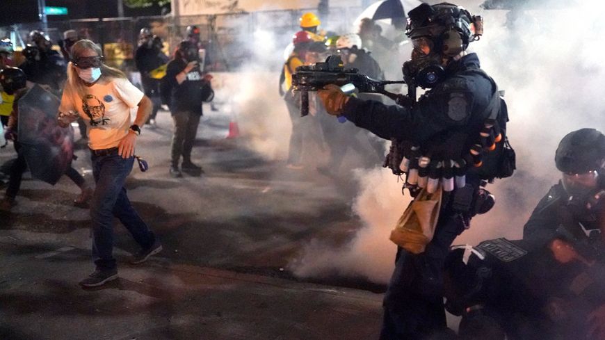 Amnesty International met ainsi en lumière un usage disproportionné et immédiat de la force lors de manifestations la plupart du temps pacifiques.