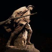 Statue d'un Poilu, soldat de la guerre des tranchées pendant la Grande Guerre