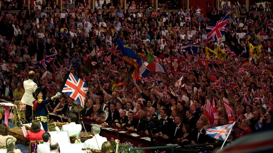 L'Union Jack, le drapeau du Royaume-Uni, porté lors du chant Rule, Britannia, durant la dernière soirée des Proms.