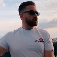 Jarod dans le clip "Plus qu'avant" (Zig/Choco)