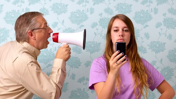 Les plus jeunes font de plus en plus l'objet de critiques de la part de leurs aînés pour une attitude qui serait désinvolte face au virus. ©Getty - Peter Dazeley