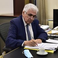 Nassif Hitti, ex-ministre des Affaires étrangères libanais, estime qu'une coalition de forces du hostiles au changement qui mettait sans cesse des bâtons dans les roues du cabinet.