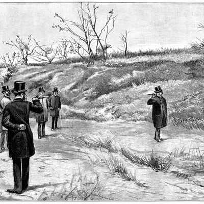 Deux hommes armés d'un pistolet s'opposant lors d'un duel (image de 1887).