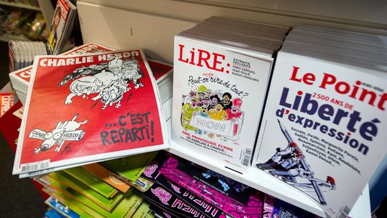 Variété des journaux en kiosque, 2015. ©AFP - Philippe Huguen