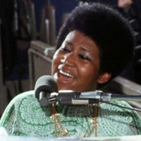 La chanteuse, pianiste et auteure-compositrice Aretha Franklin, dans le documentaire Amazing Grace de Alan Elliott, et Sydney Pollack.