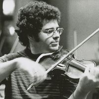 Le violoniste Itzhak Perlman pendant une séance d'enregistrement en 1970