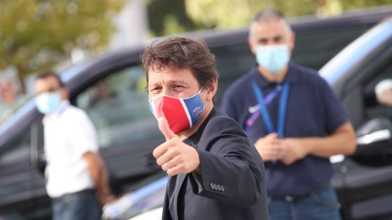 Pour le directeur sportif du club Leonardo "le PSG a besoin de vendre avant d'acheter". (photo d'illustration)