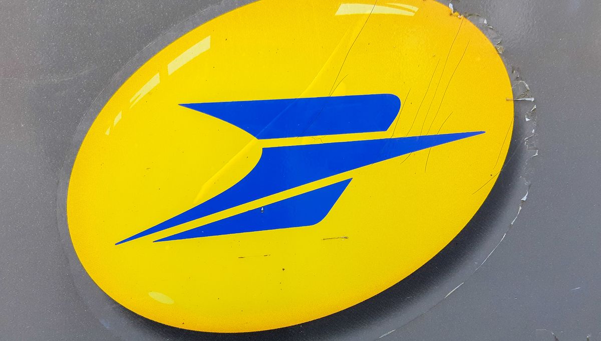 Le Bureau De Poste Quartier Pissevin A Nimes Ferme Apres Un Incendie Le Bureau De Poste Quartier Pissevin A Nimes Ferme Apres Un Incendie