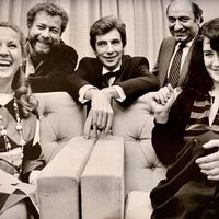 Jean-Philippe Collard dans sa loge après un récital donné le 12 Novembre 1984 à Tokyo. Il est notamment entouré par les pianistes Nelson Freire (à gauche) et Martha Argerich (à droite)