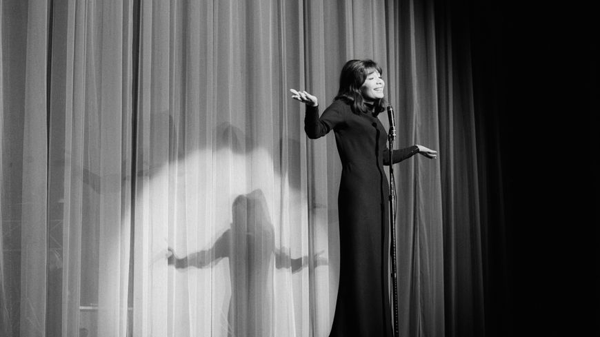 Juliette Gréco sur la scène de l'Olympia à Paris