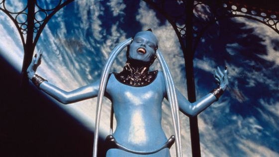 Maïwenn interprétant la Diva dans le Cinquième élément de Luc Besson, 1997 ©AFP - COLLECTION CHRISTOPHEL © Gaumont GAUMONT
