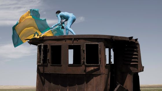 Sarah Trouche - Aral Revival, performance au Kazakhstan sur la mer d'Aral asséchée - Trouche@ADAGP