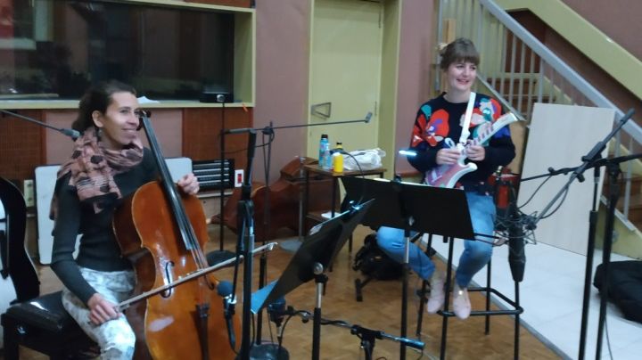 Le duo Du Vent dans les Cordes en enregistrement pour Création mondiale
