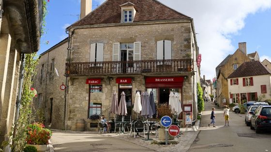 Bistrot dans le village de Vezelay ©AFP - OLART FABIEN / HEMIS.FR