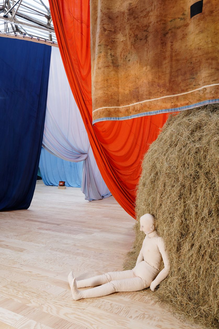 "Le Milieu est bleu", exposition d'Ulla von Brandenburg, Palais de Tokyo, 2020