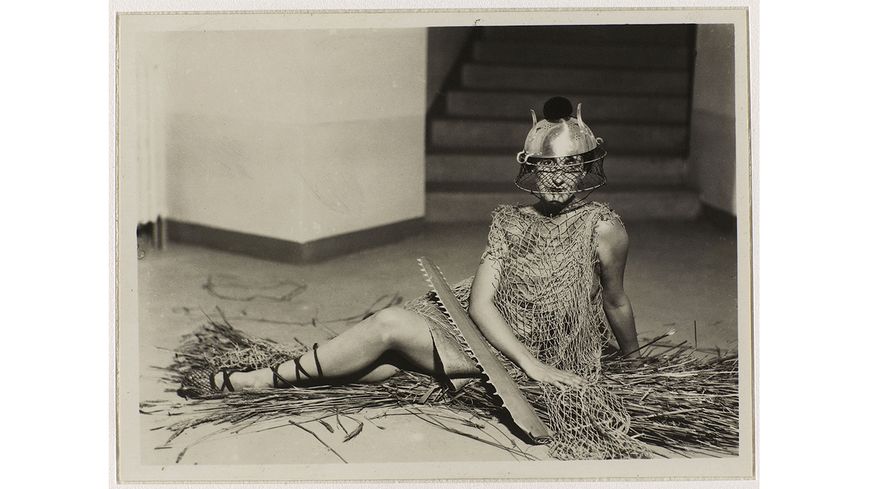 Man Ray : "Bal au château des Noailles" c.1929 Epreuve gélatino argentique 8,5 x 11,4 cm Paris, Centre Pompidou, Musée national d’Art moderne/Centre de création industrielle, dation en 1994