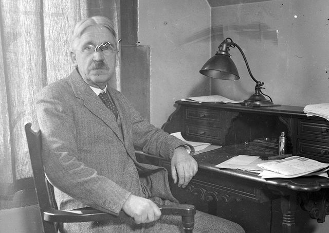 John Dewey à son bureau, à Chicago en 1929