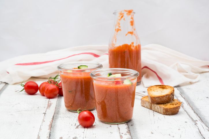 Le gaspacho ou soupe froide est une bonne idée pour vous rafraîchir quand il fait chaud !