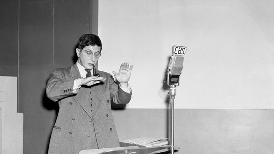 Bernard Herrmann, compositeur et chef d'orchestre, en dehors du cinéma. ©Getty - CBS Photo Archive / Contributeur
