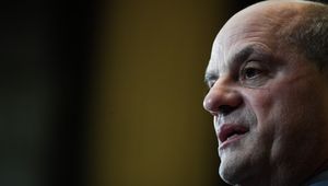 Le ministre de l'Éducation nationale, Jean-Michel Blanquer, a utilisé ce terme au cours d'une interview sur Europe 1, à la suite de l'attentat de Conflans-Saint-Honorine.