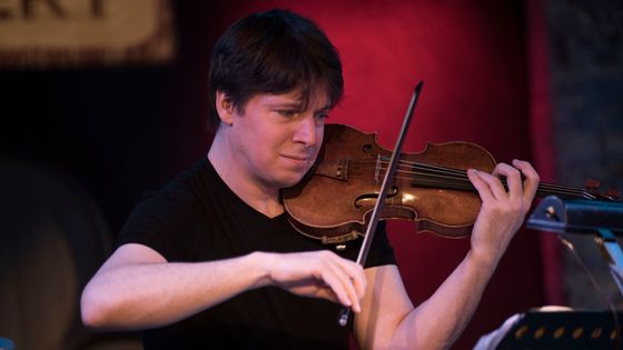 Le violoniste Joshua Bell, directeur musical de l'Academy of St Martin in the Fields ©Getty - Photo by Neville Elder/Corbis via Getty Images