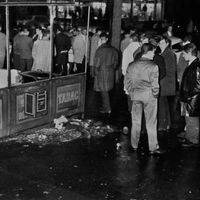 17 octobre 1967. A la demande du FLN, les Algériens ont protesté pacifiquement contre le couvre-feu imposé. La manifestation étant interdite, les forces de l'ordre sont intervenues.