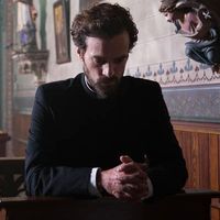 Romain Duris dans "La Confession", film de Nicolas Boukhrief adapté du roman de Beatrix Beck, "Léon Morin, prêtre".