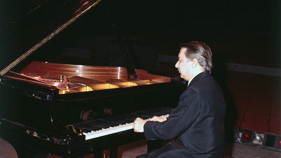 Samson François à son piano à la Salle Pleyel à Paris, France en novembre 1968 ©Getty - KEYSTONE-FRANCE/Gamma-Rapho