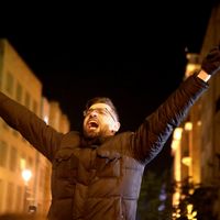 Pendant des mois, les manifestants ont tenté de s’approcher des lieux de pouvoir comme le Parlement, protégé par l’armée. Ici, un manifestant crie sa colère le 21 janvier 2020.