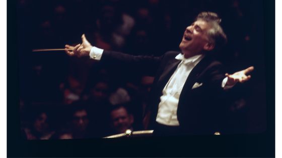 Le chef d'orchestre Leonard Bernstein en 1968 ©Getty
