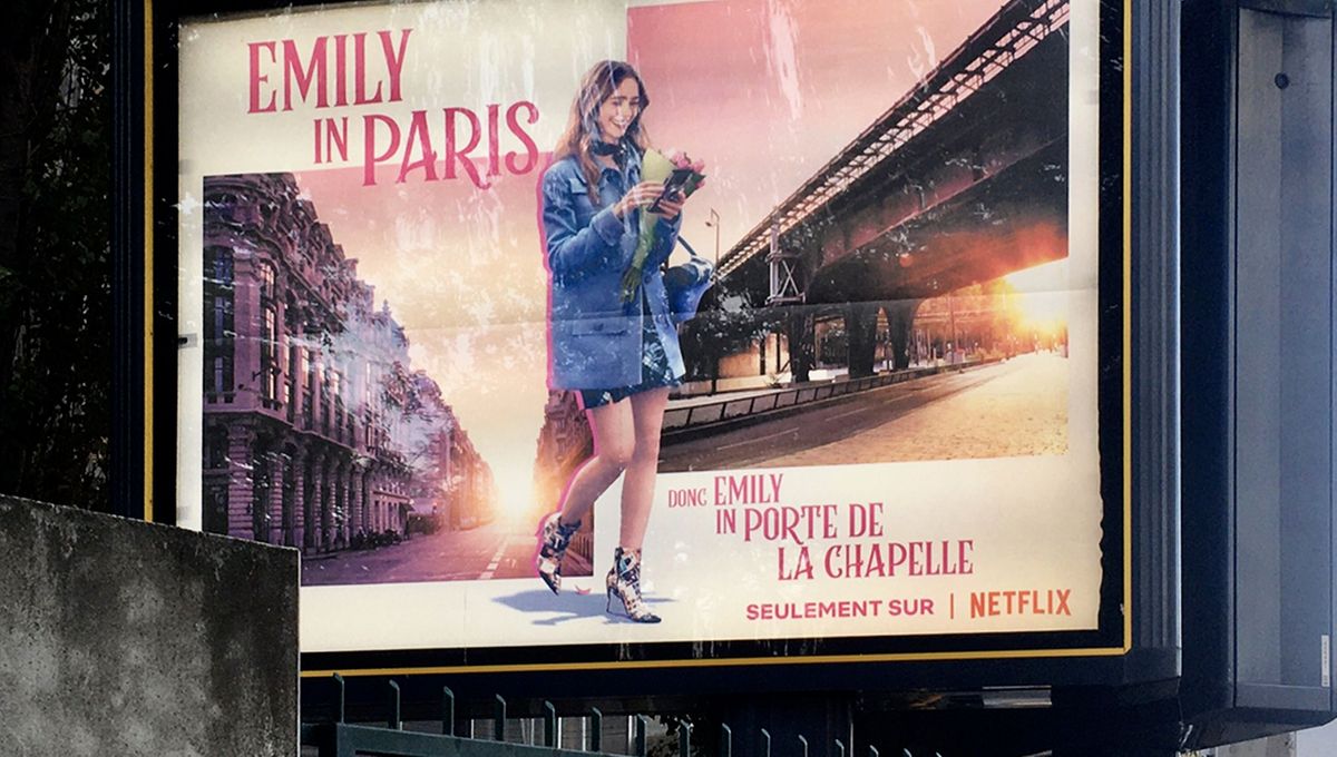 emily in porte de la chapelle quand netflix detourne ses propres affiches