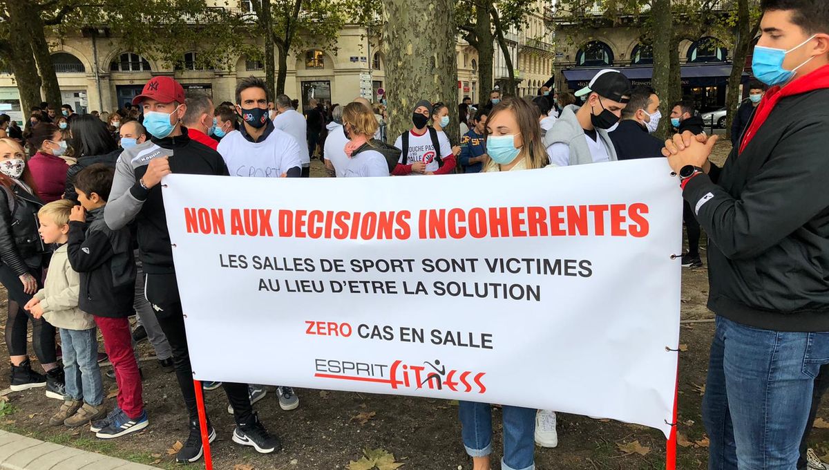 A Bordeaux Pres De 200 Gerants Et Adherents Protestent Contre La Fermeture Des Salles De Sport