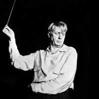 Le chef d'orchestre Charles Munch dirige l'Orchestre symphonique de Boston en septembre 1949