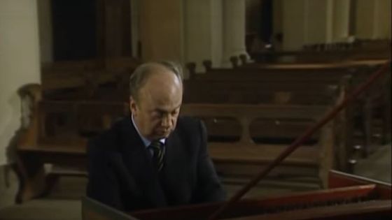 Kenneth Gilbert (Capture YouTube extrait du film "Une leçon particulière de musique" réal. Michel Follin - Harmonia Mundi