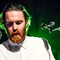 Chet Faker sur scène en 2014 à Berlin (Stefan Hoederath/Redferns)