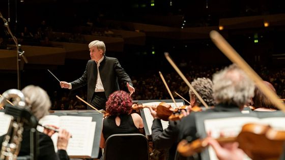 Le directeur musical Thomas Dausgaard dirige le Seattle Symphony (2018) - Seattle Symphony Press
